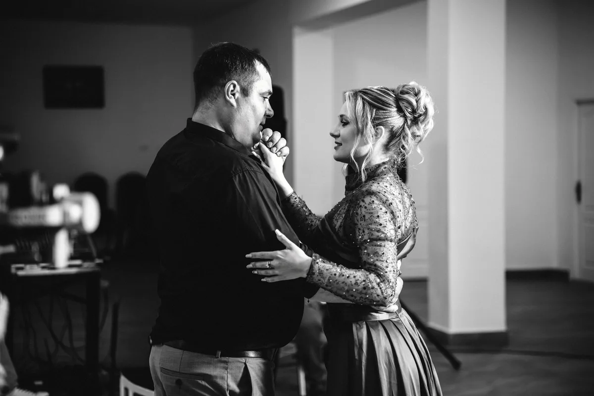 Majorat alb-negru – dansul cu tatăl, moment emoționant